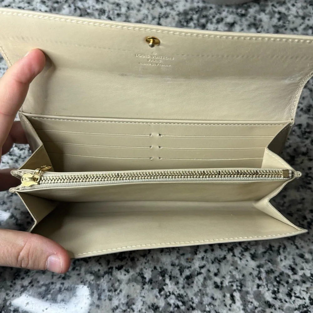 Louis Vuitton TN0181 2011 Vintage Vernis Patent Leather Sarah Wallet AUTHENTIC